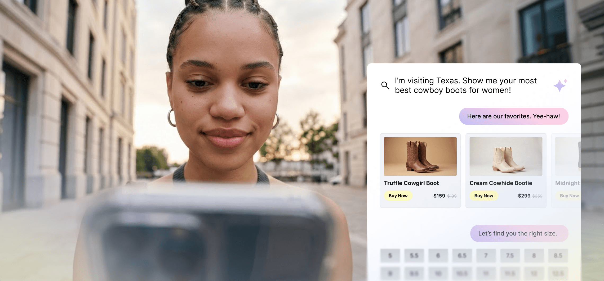 Kvinna som håller en smartphone som visar rekommendationer från en AI-shoppingassistent för cowboystövlar för kvinnor.